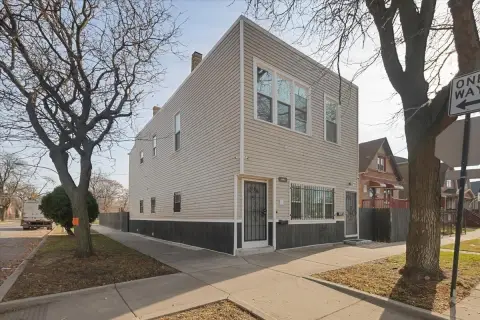Chicago Two-Unit Building For Sale