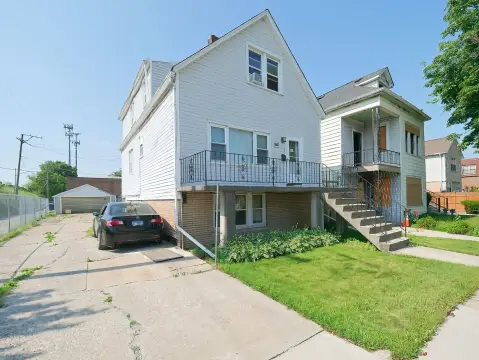 Chicago Triplex on Corner Lot