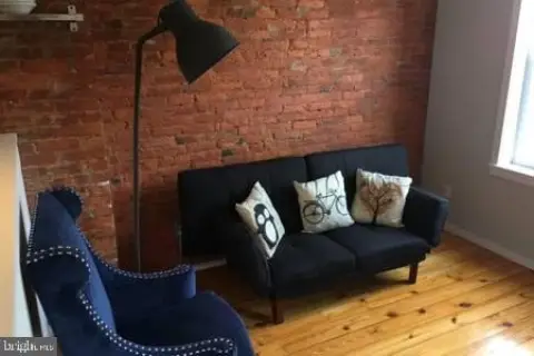 Philadelphia Duplex with Modern Amenities