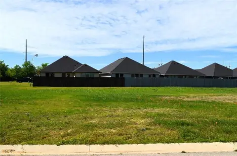 Residential Land in Mabank, TX