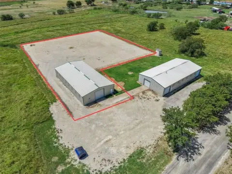 Pilot Point Warehouse with Fenced Yard