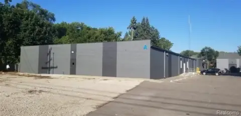 Versatile Industrial/Retail Space in Ypsilanti