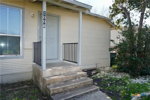 San Marcos Duplex: Renovated and Central