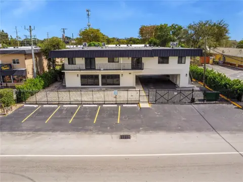Renovated Commercial Unit in Hollywood