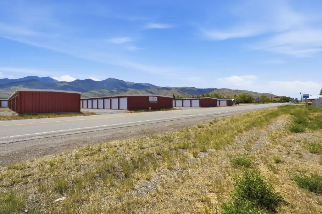 206 E Custer Rd, Mackay, ID 83251