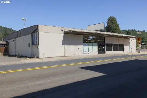 Single-Level Warehouse Building