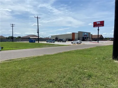 Commercial Lot Near Supermarket