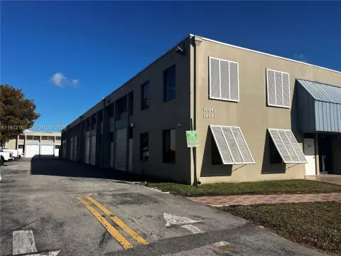 Two-Story Office/Warehouse Near Turnpike