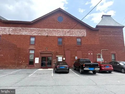 Flex Space with Overhead Door