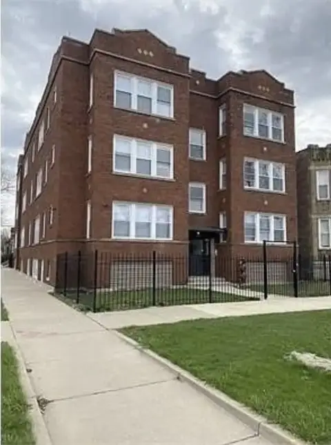 Chicago Multifamily Building - Renovated 2023