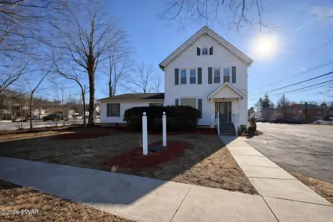 Versatile Commercial Space in Milford