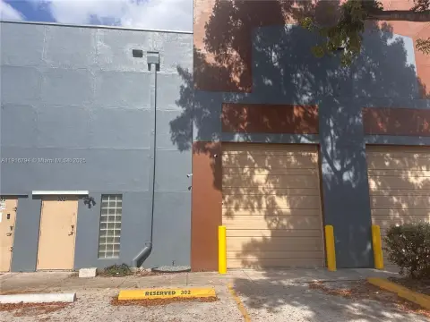 Miami Gardens Warehouse with Office