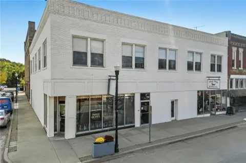 Mixed-Use Building in Historic Downtown