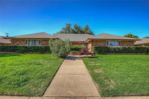 Dallas Duplex in Crest Meadows