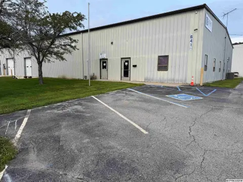 Mason City Commercial Showroom/Office