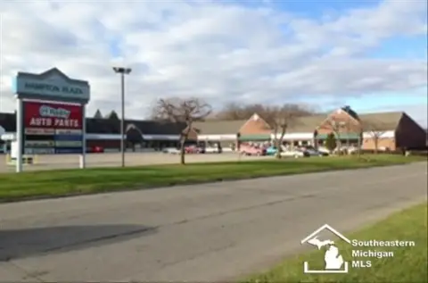 Retail Space in Hampton Plaza