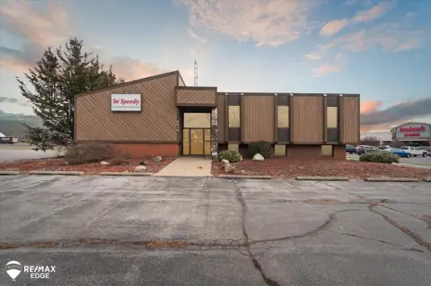 Versatile Building in High-Demand Corridor