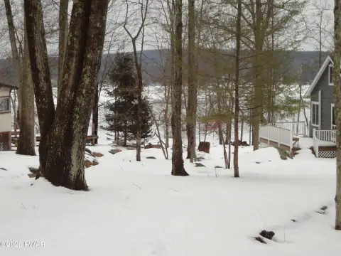 Lake Wallenpaupack Land with Views