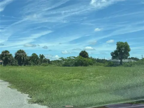 Waterfront Lot in Cape Coral