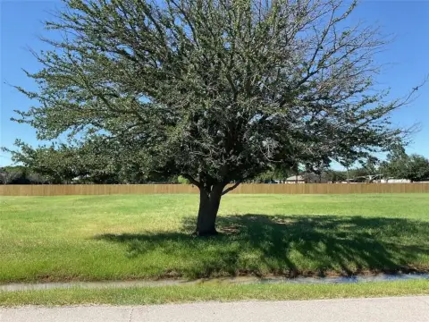 Level Lot in Krugerville, TX