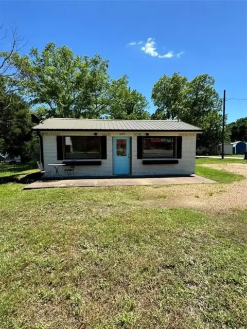 Retail Property in High-Traffic Area