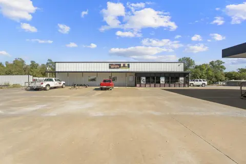 Highway-Frontage Showroom