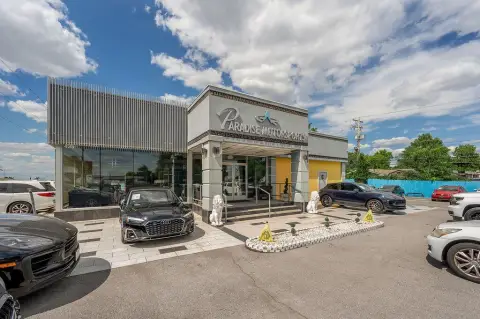 Freestanding Automotive Showroom