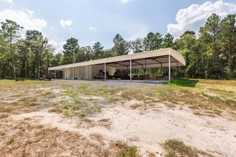 Secluded Acreage with Versatile Structure