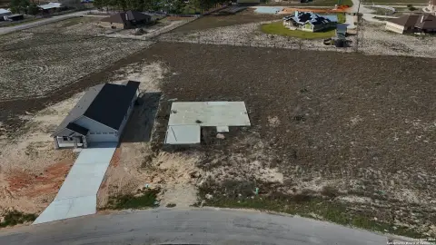 Land in La Vernia, Texas