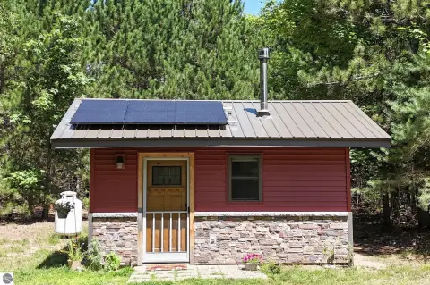 Off-Grid Oasis on 20 Acres