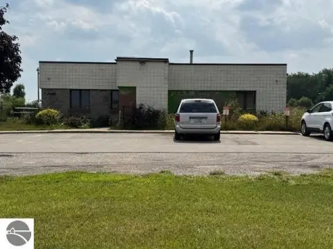 Industrial Building with Acreage