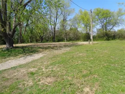 Residential Land in Collinsville, OK