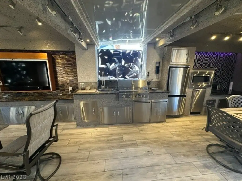 Picture 10