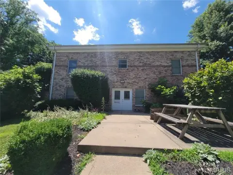 Troy, MO Versatile Office Space