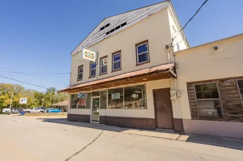 Versatile Commercial Property Near Town Square
