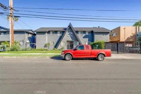 Reseda Garden-Style Apartment Building