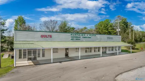 Retail Building in Henagar, Alabama