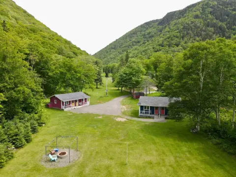 Mixed-Use Lodge with Cabins