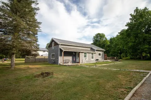 Turnkey Airbnb Near Elk Creek