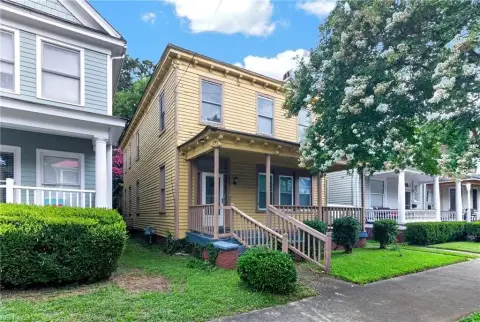 Historic Duplex with Waterfront