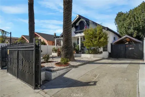 Los Angeles Duplex with Outdoor Kitchen