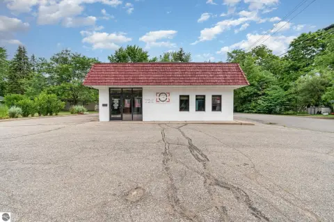 Versatile Commercial Building on Corner Lot