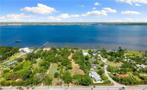Waterfront Land on McGregor Boulevard