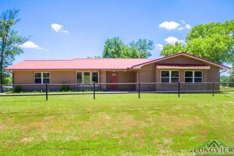 Versatile Commercial Property on Highway 300