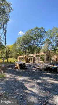 Land with Cabin in Fort Loudon