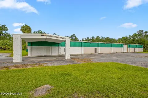 Clear-Span Highway Warehouse