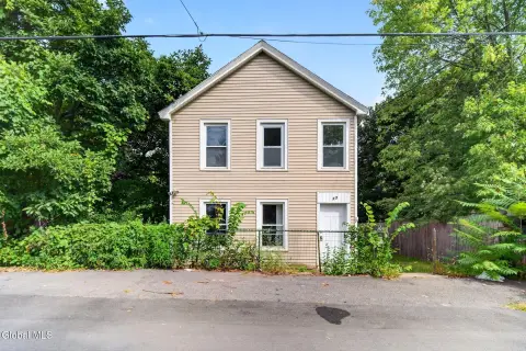 Renovated Duplex with Bonus Rooms
