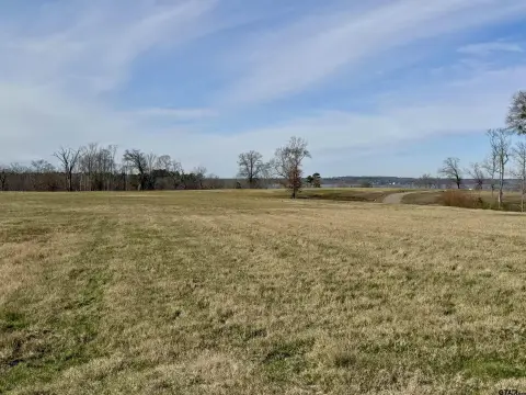 Residential Lot in Lake Community