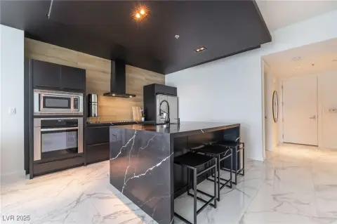 Upgraded High-Rise Residence in Las Vegas