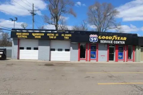 Waterford Commercial Building For Lease